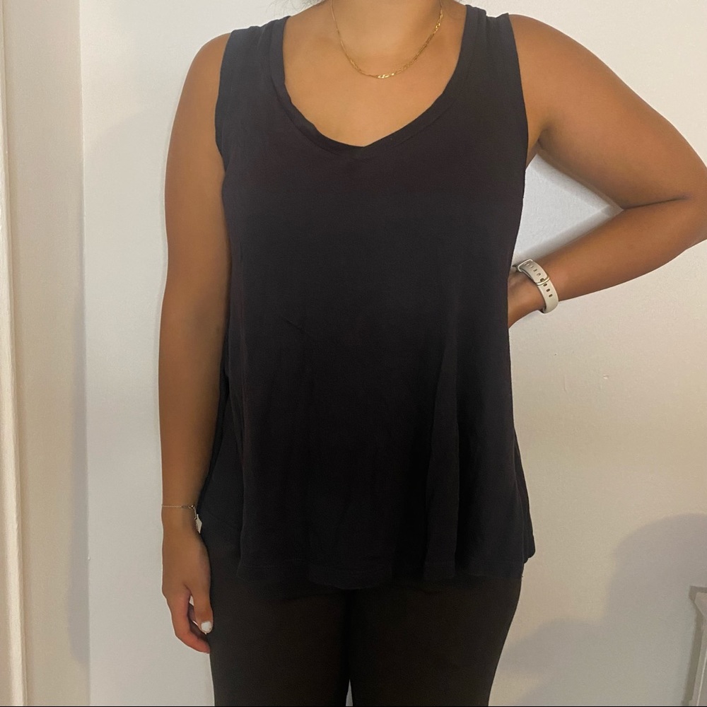 Gap flowy black tank top